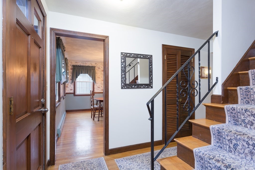 1 Warwick Road Franklin, MA 02038 - Photo 4 of 34 Gallery Image 4