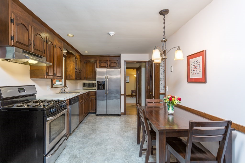1 Warwick Road Franklin, MA 02038 - Photo 5 of 34 Gallery Image 5