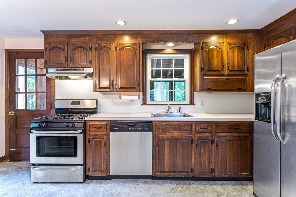 1 Warwick Road Franklin, MA 02038 - Photo 8 of 34 Gallery Image 8