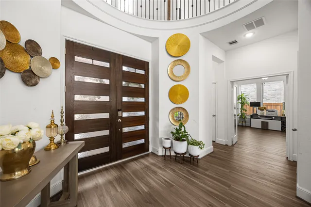 a living room filled with a table and a chair