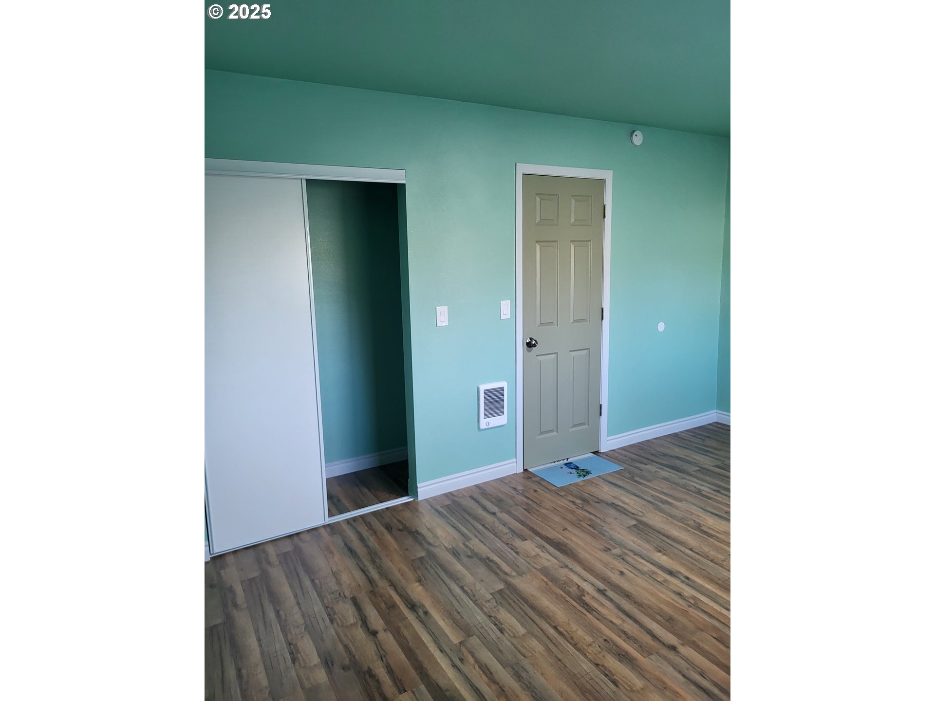 811 Laurel Avenue Reedsport, OR 97467 - Photo 20 of 34 a view of a room with wooden floor