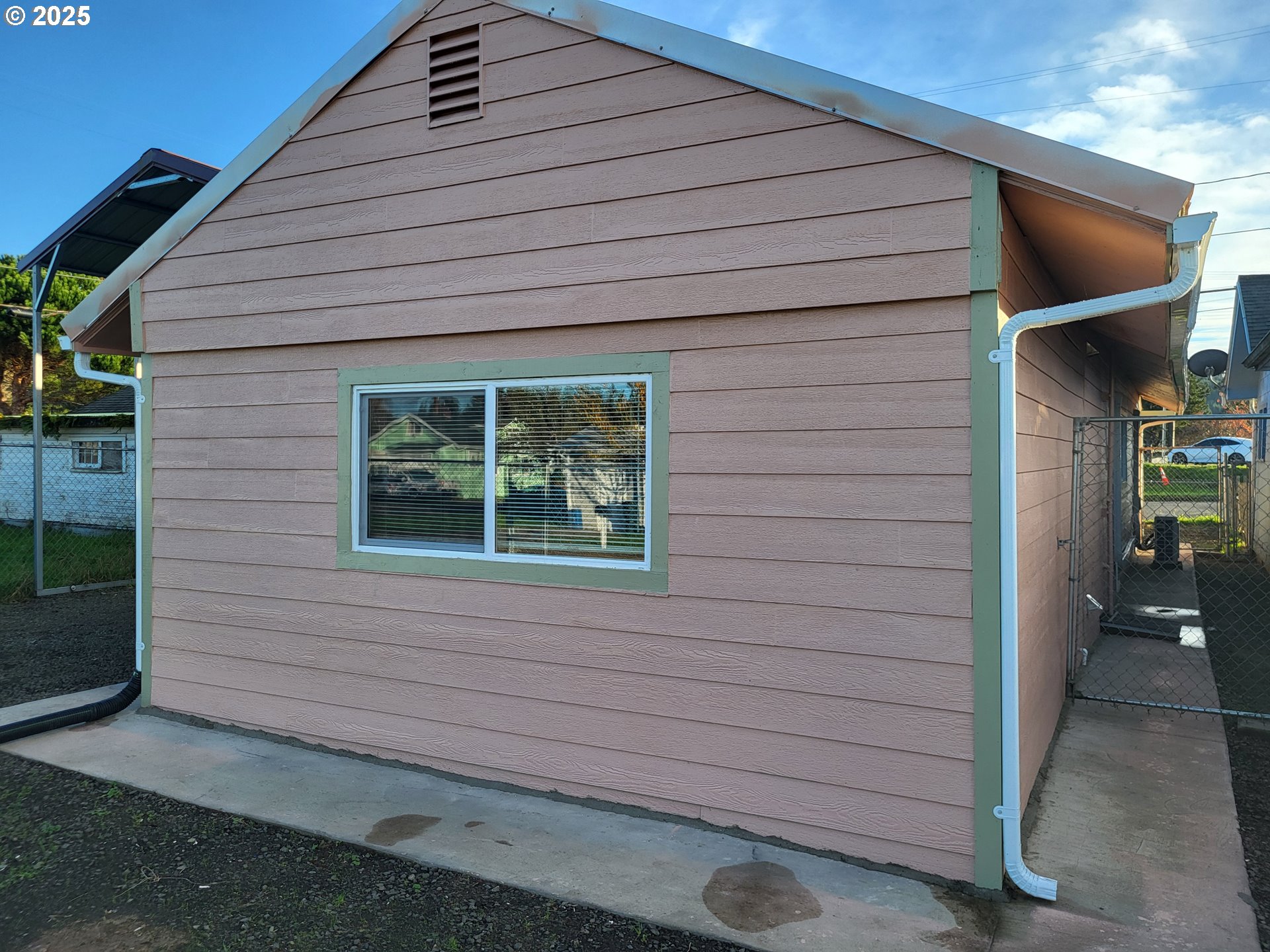 811 Laurel Avenue Reedsport, OR 97467 - Photo 26 of 34 a view of a house with a door