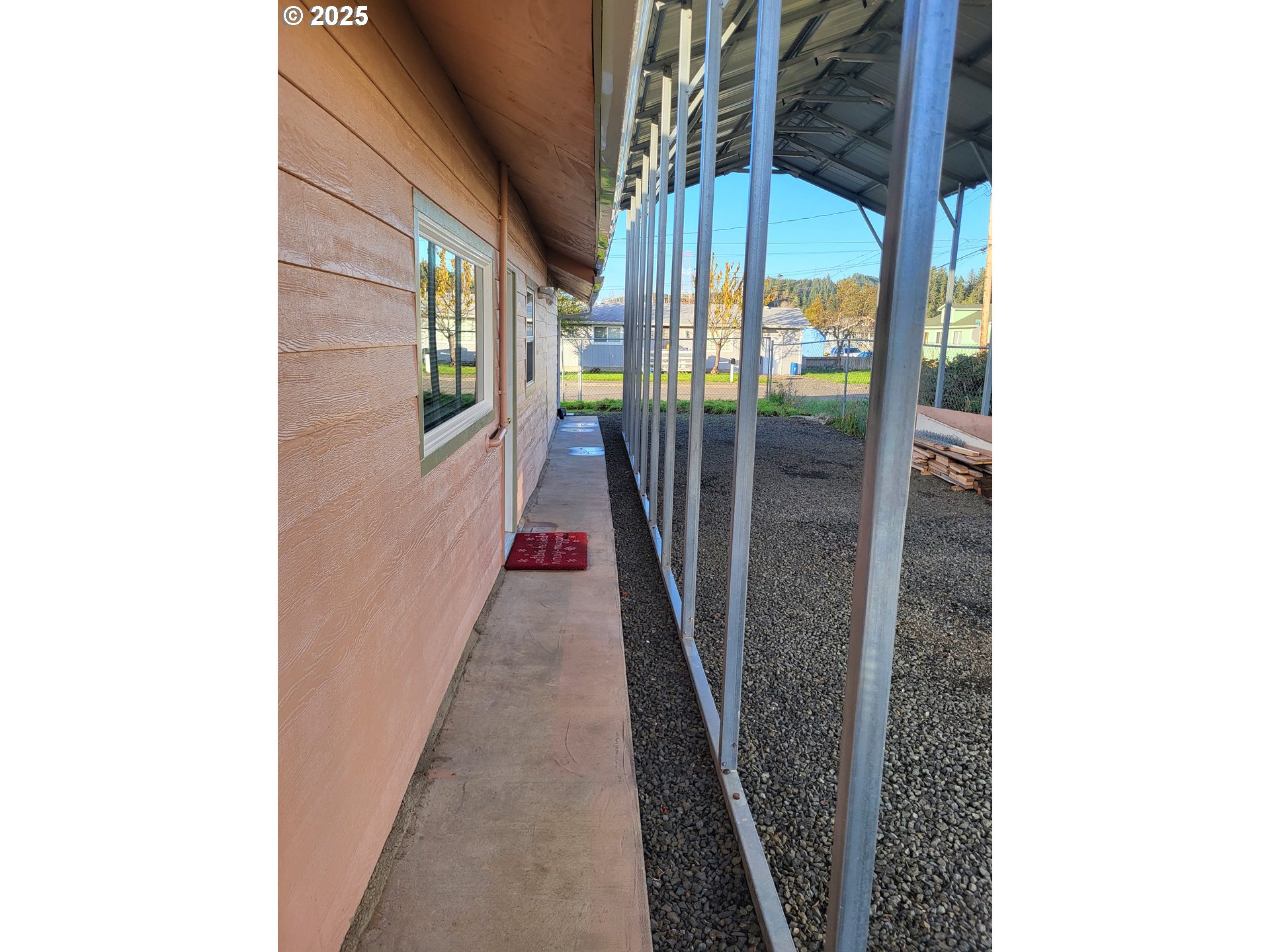 811 Laurel Avenue Reedsport, OR 97467 - Photo 32 of 34 a view of a balcony