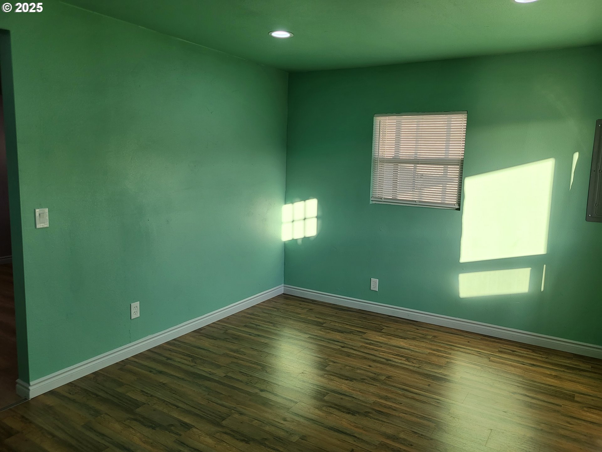 811 Laurel Avenue Reedsport, OR 97467 - Photo 6 of 34 a view of empty room with window