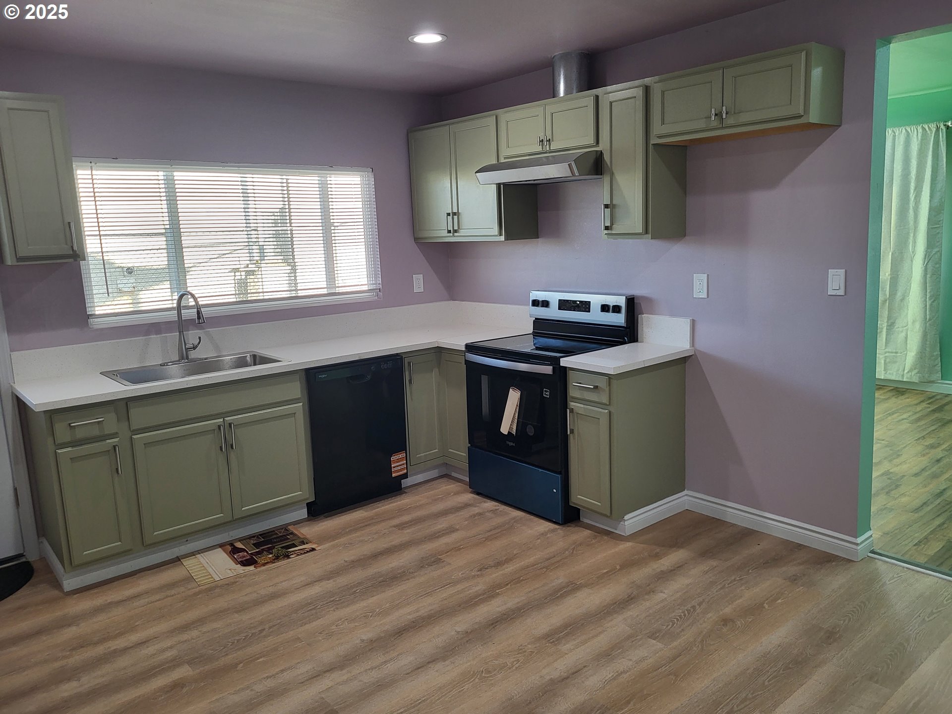 811 Laurel Avenue Reedsport, OR 97467 - Photo 10 of 34 a kitchen with stainless steel appliances granite countertop a sink stove and refrigerator