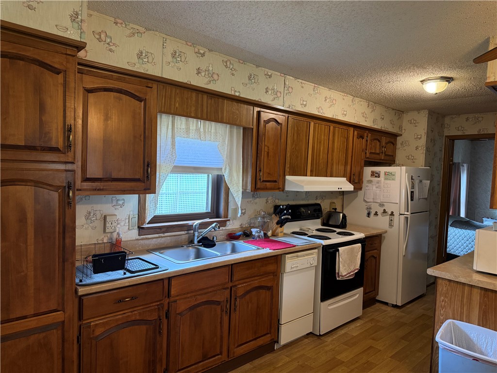 32 Lane East Coventry, RI 02816 - Photo 14 of 23