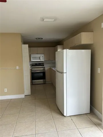 $1,600 | 2702 Robin Avenue South, Unit 2702, Lehigh Acres, FL 33973