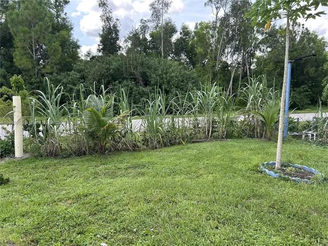 $1,600 | 2702 Robin Avenue South, Unit 2702, Lehigh Acres, FL 33973