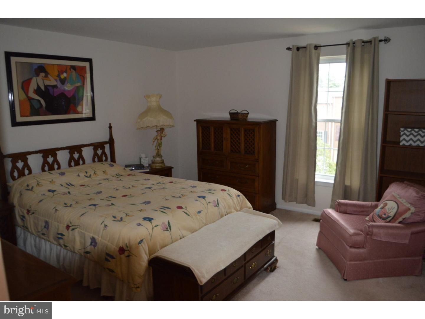 219 Wickley Road Philadelphia, PA 19154 - Photo 5 of 11 Bedroom - Main