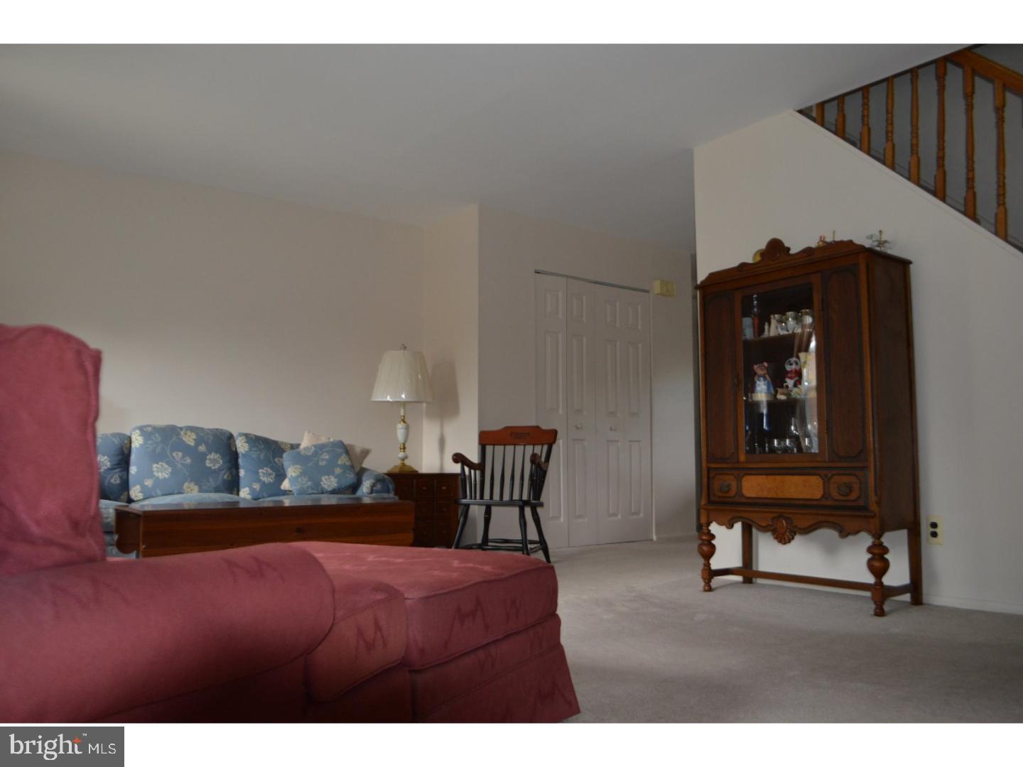 219 Wickley Road Philadelphia, PA 19154 - Photo 8 of 11 Living Room