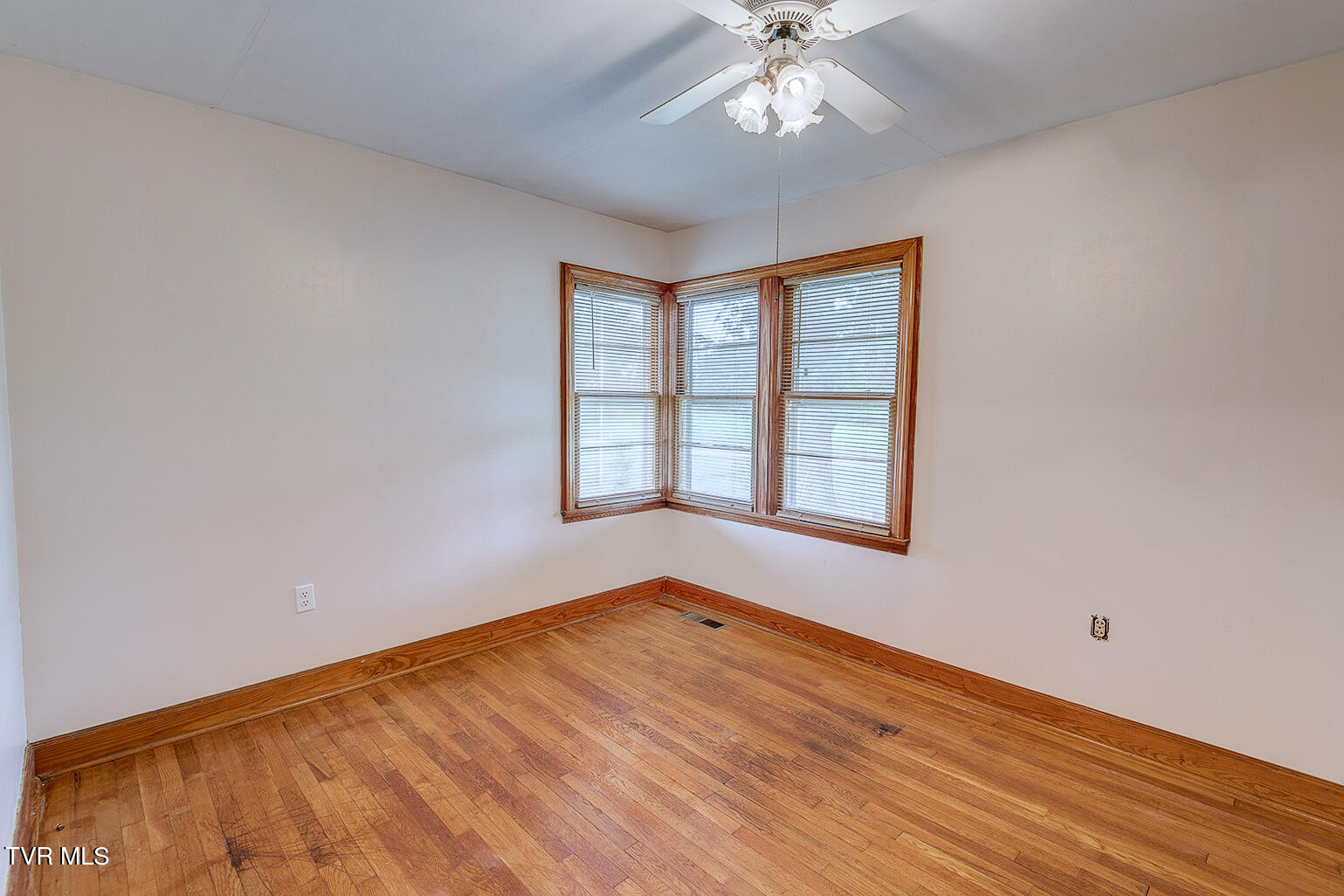 2125 Weems Chapel Road Mosheim, TN 37818 - Photo 43 of 48 Bedroom 3