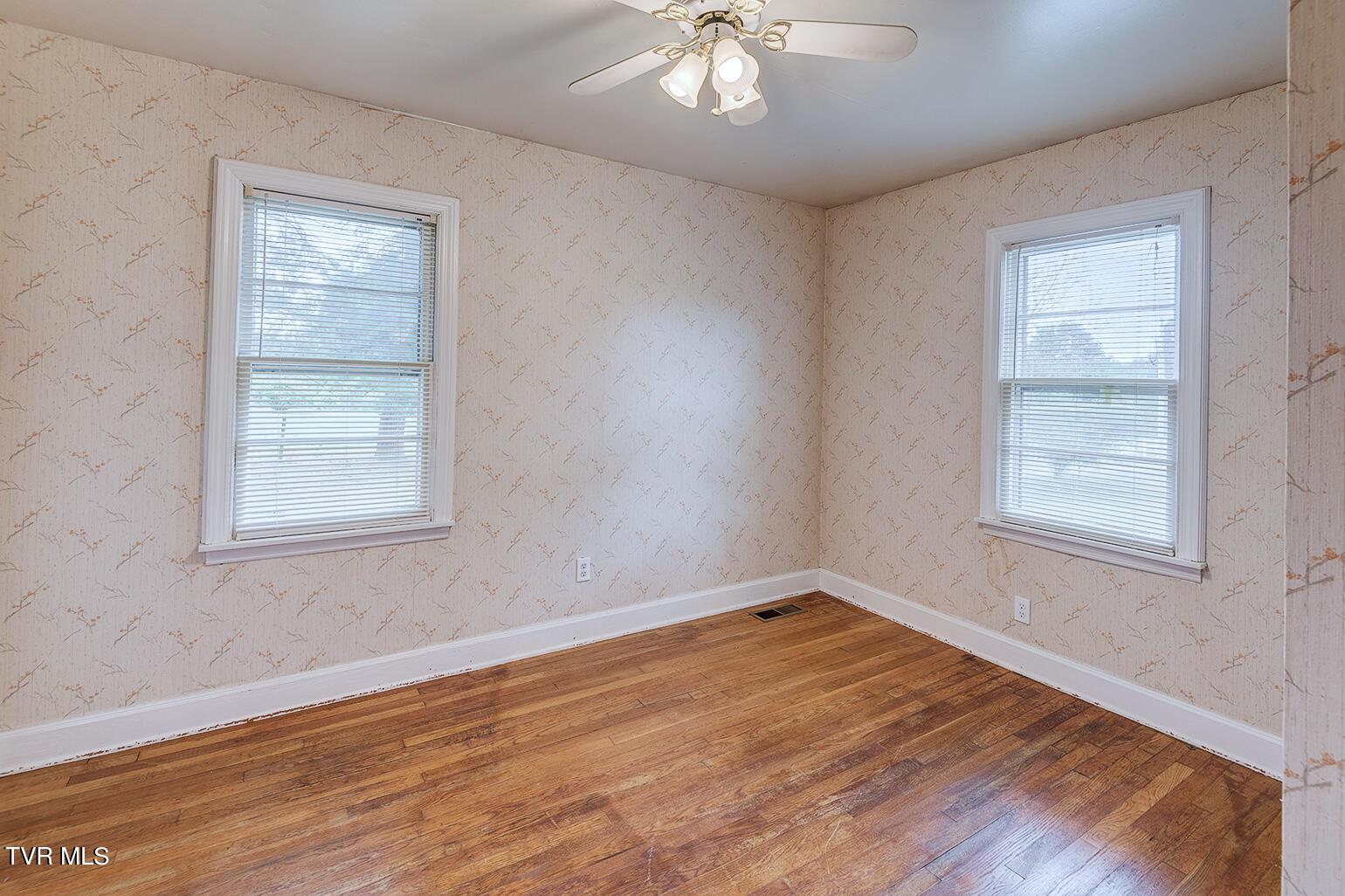 2125 Weems Chapel Road Mosheim, TN 37818 - Photo 44 of 48 Bedroom 3