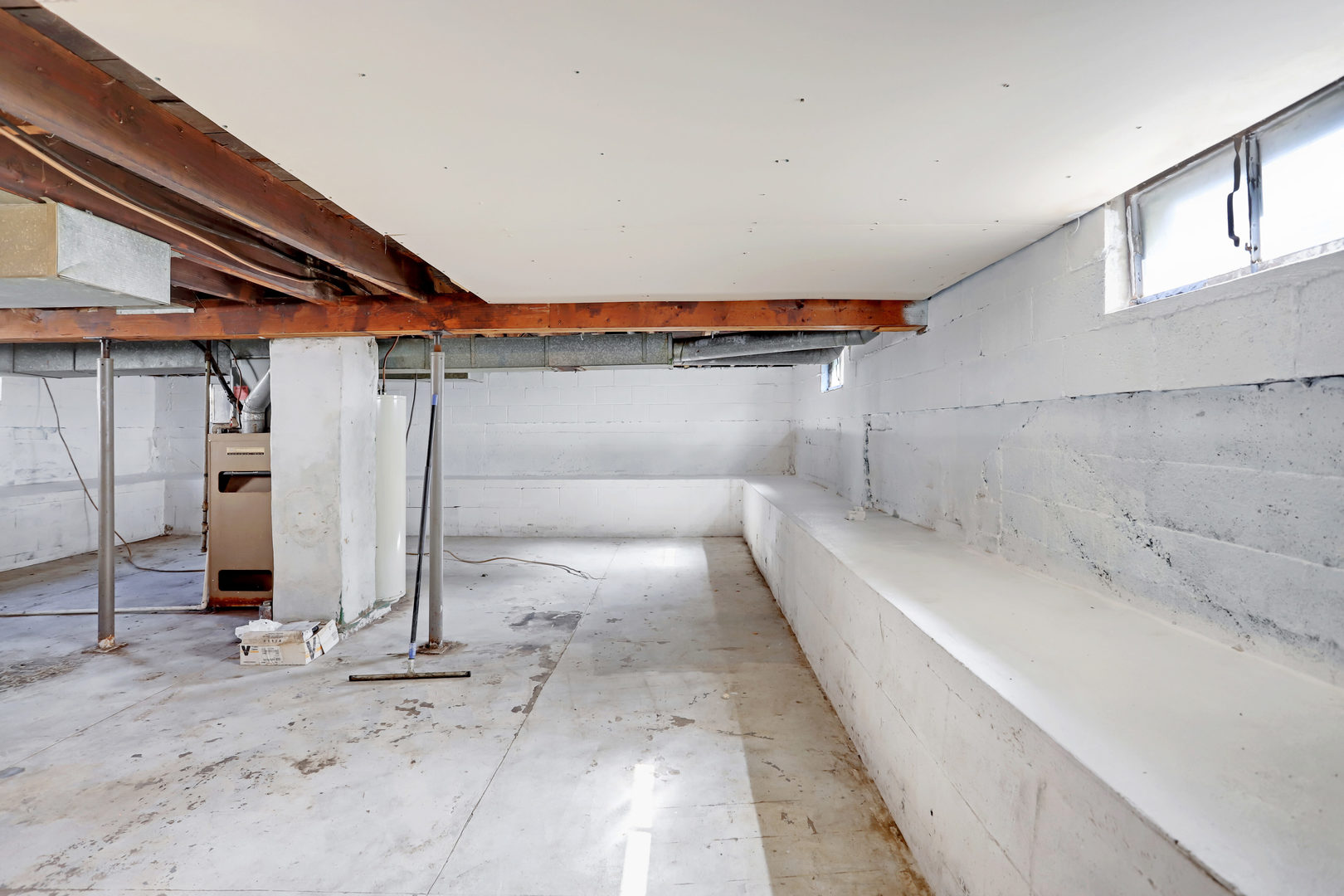 812 East Webster Street Clinton, IL 61727 - Photo 23 of 26 a view of a bathroom