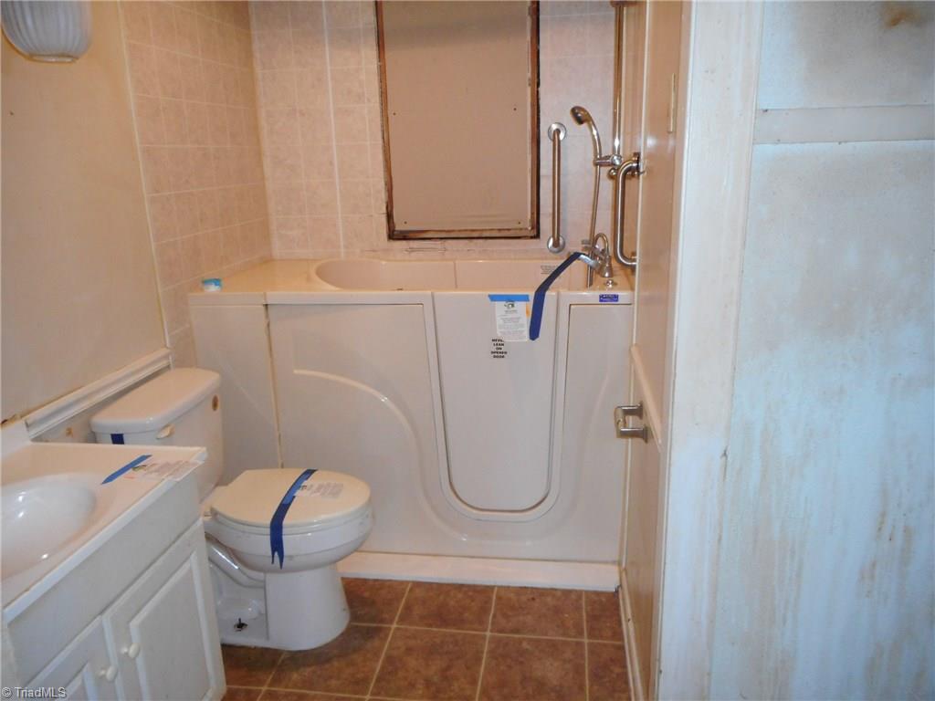 2725 Ingram Road High Point, NC 27263 - Photo 9 of 11 Gallery Image 9