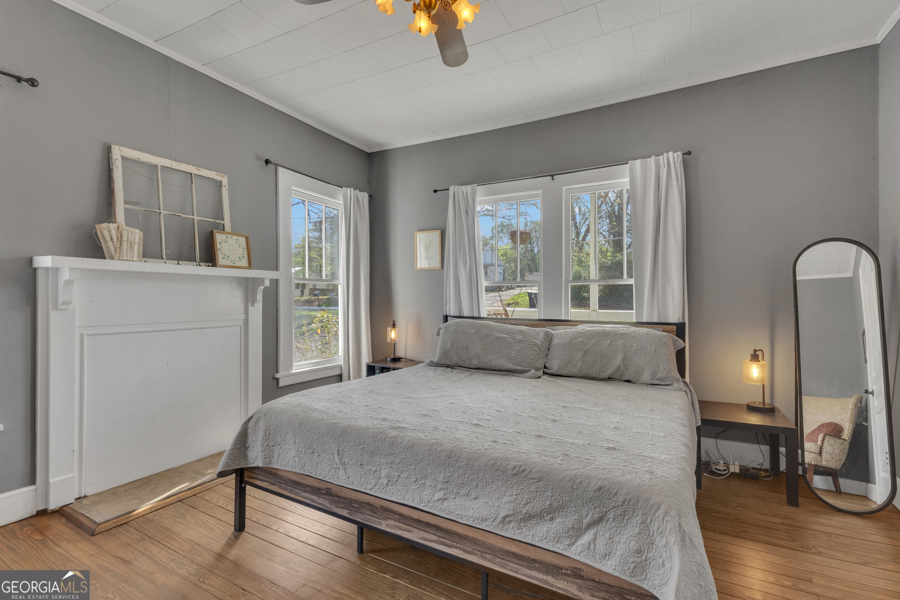 32 Post Street Grantville, GA 30220 - Photo 10 of 39 a bedroom with a large bed and a dresser