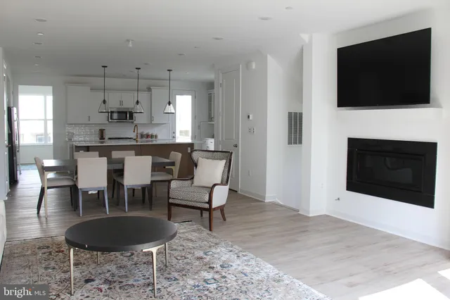 $4,500 | 4975 Longmire Way, Chantilly, VA 20151