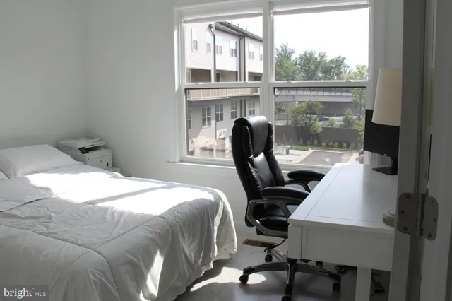 $4,500 | 4975 Longmire Way, Chantilly, VA 20151