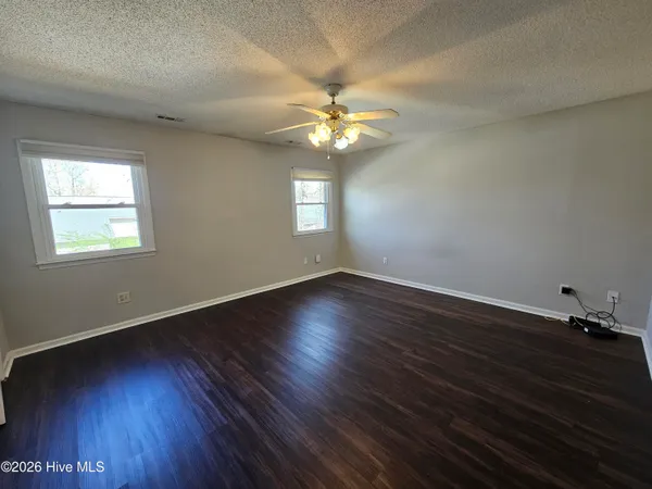 $1,350 | 304 Bracken Place, Jacksonville, NC 28540