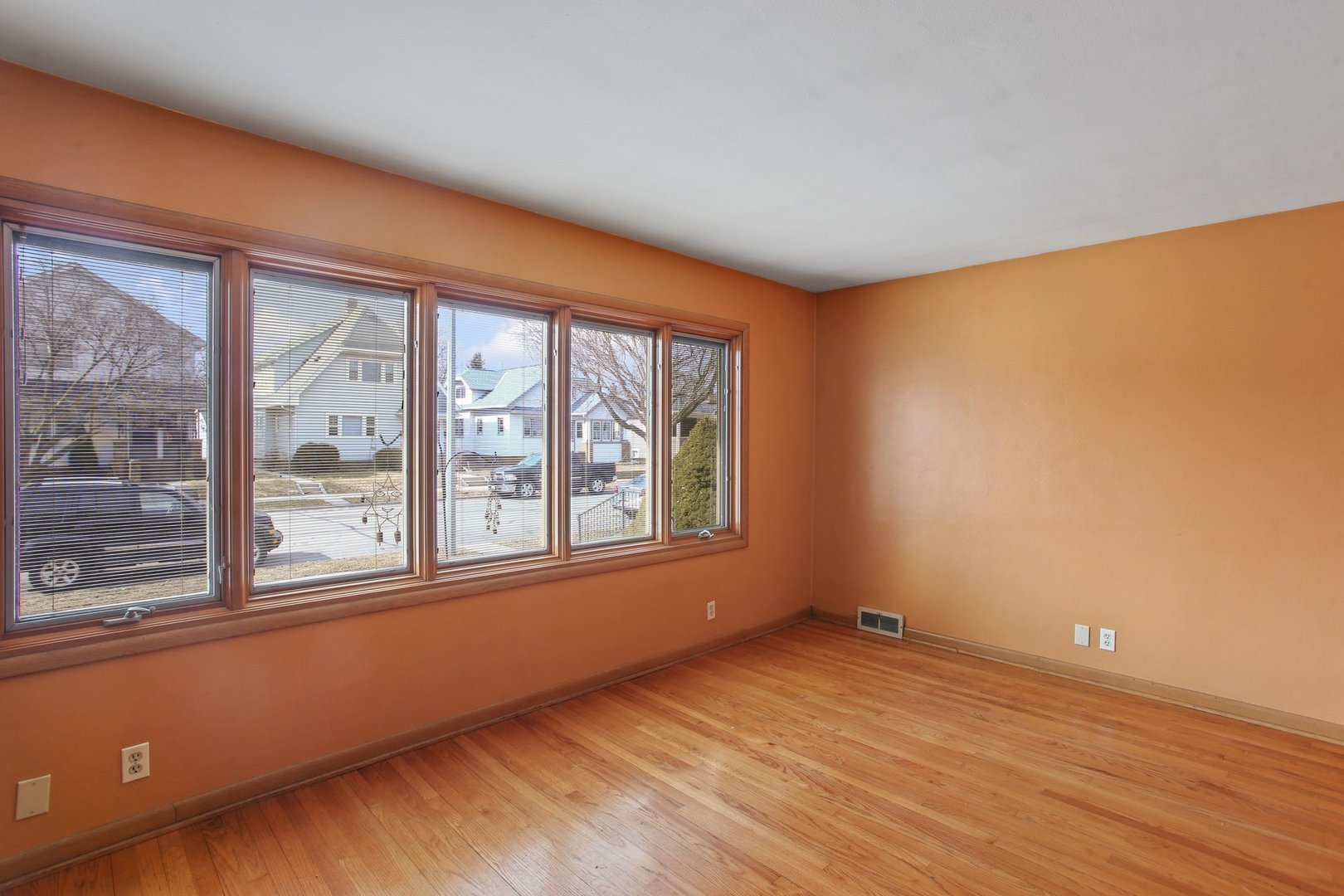 2049 Deane Boulevard Racine, WI 53403 - Photo 2 of 15