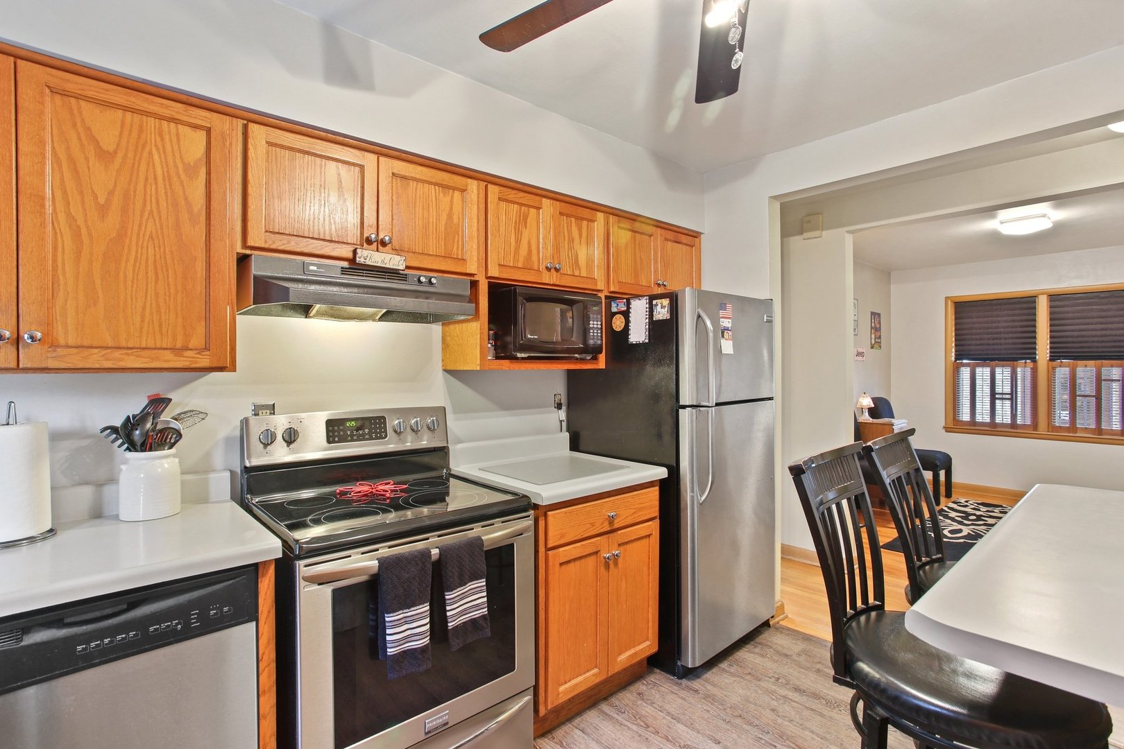 2049 Deane Boulevard Racine, WI 53403 - Photo 7 of 15