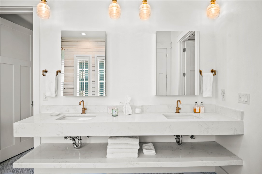 200 Round Road Port Aransas, TX 78373 - Photo 12 of 38 a bathroom with a sink and a mirror