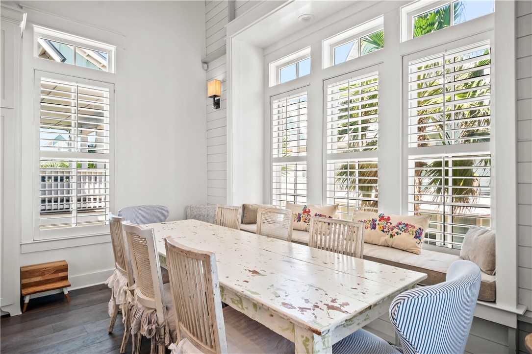 200 Round Road Port Aransas, TX 78373 - Photo 8 of 38 a dining room with furniture and window