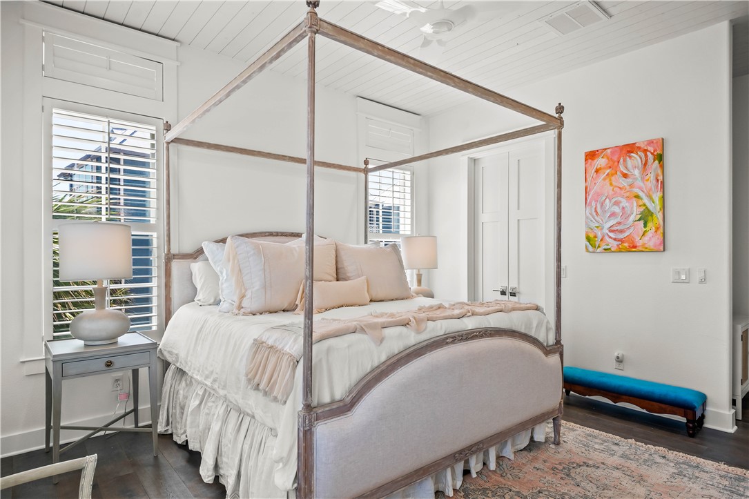 200 Round Road Port Aransas, TX 78373 - Photo 10 of 38 a bedroom with a bed and a painting on the wall