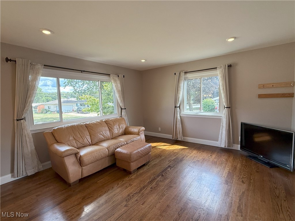 2900 Shellhart Road Barberton, OH 44203 - Photo 9 of 44 Living room with wood finished floors and recessed lighting