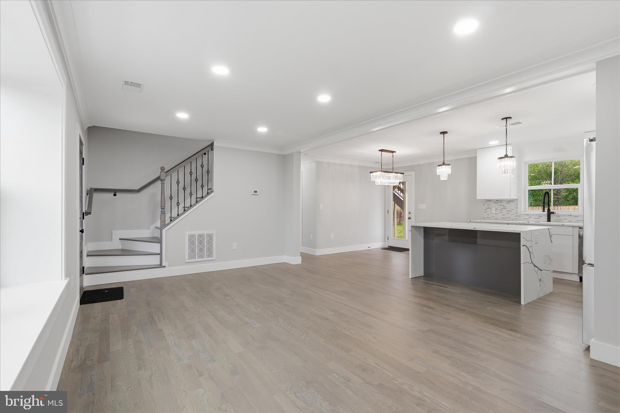 8323 Rolling Road Manassas, VA 20110 - Photo 10 of 47