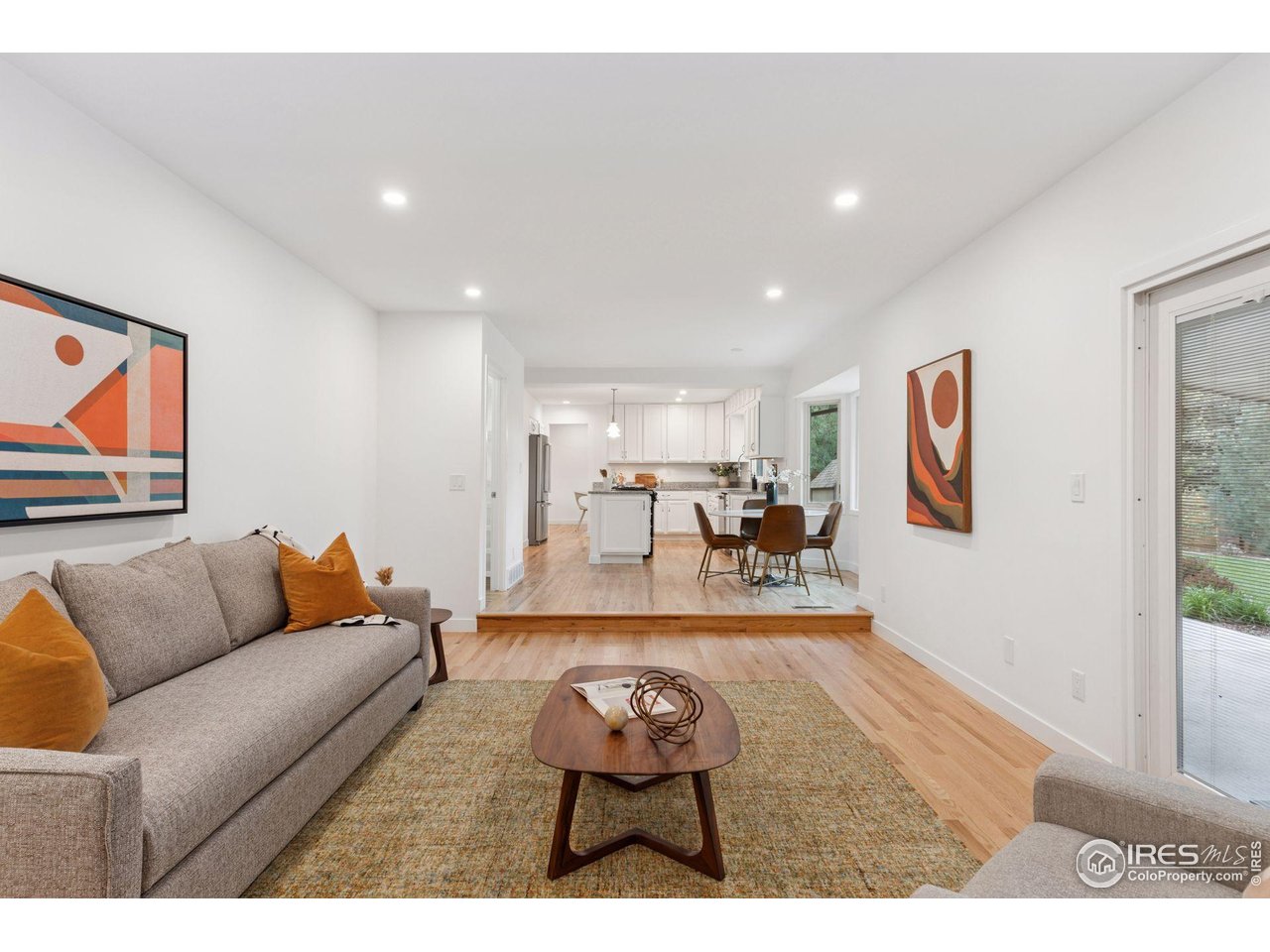 6916 Hunter Place Boulder, CO 80301 - Photo 14 of 40 A wonderful layout for dining and relazing.