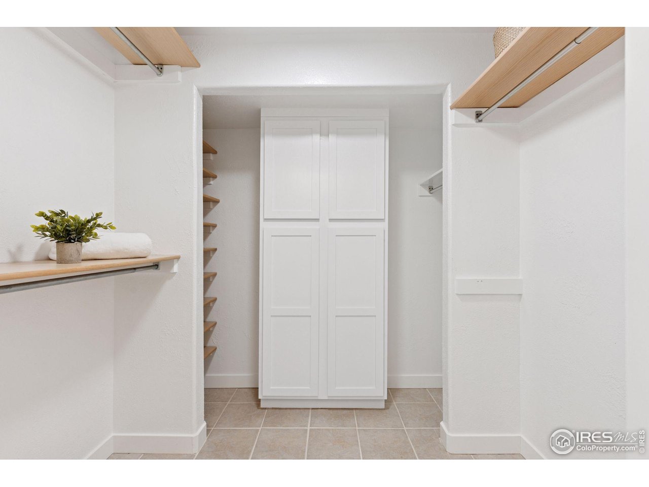 6916 Hunter Place Boulder, CO 80301 - Photo 20 of 40 Walk-in closet.