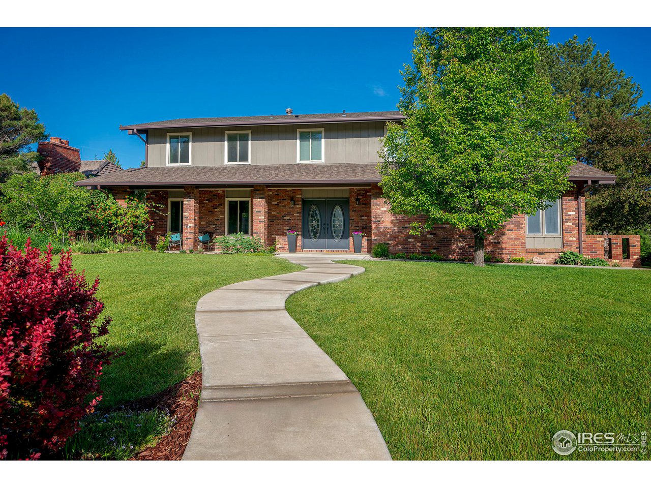 6916 Hunter Place Boulder, CO 80301 - Photo 29 of 40 Beautifully manicured front lawn.