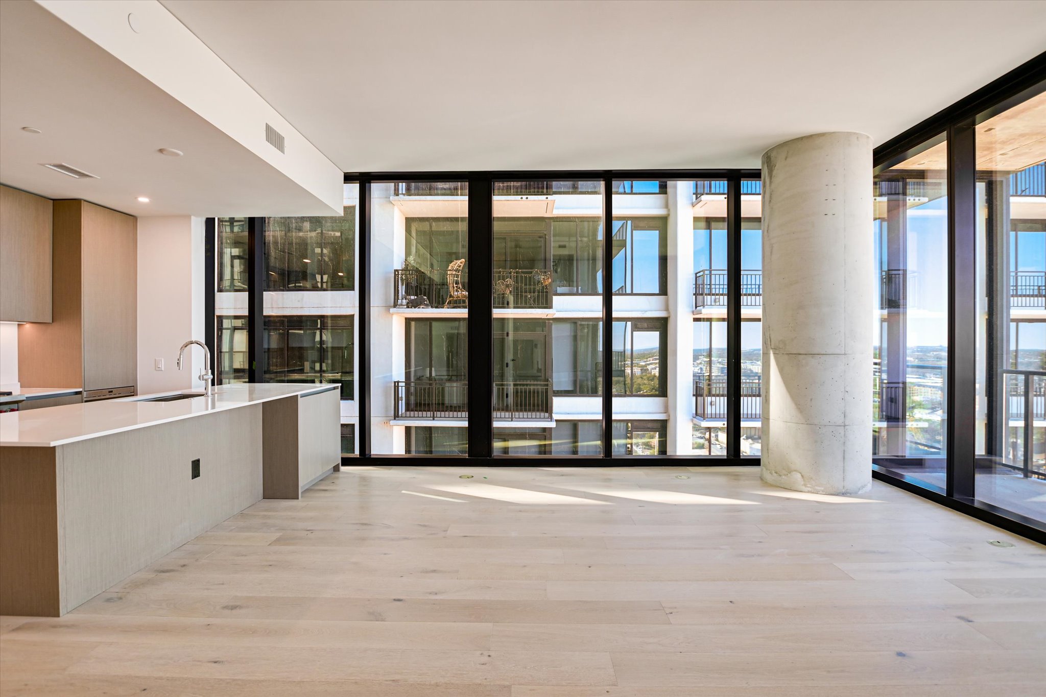 610 Davis Street, Unit 2008 Austin, TX 78701 - Photo 4 of 32