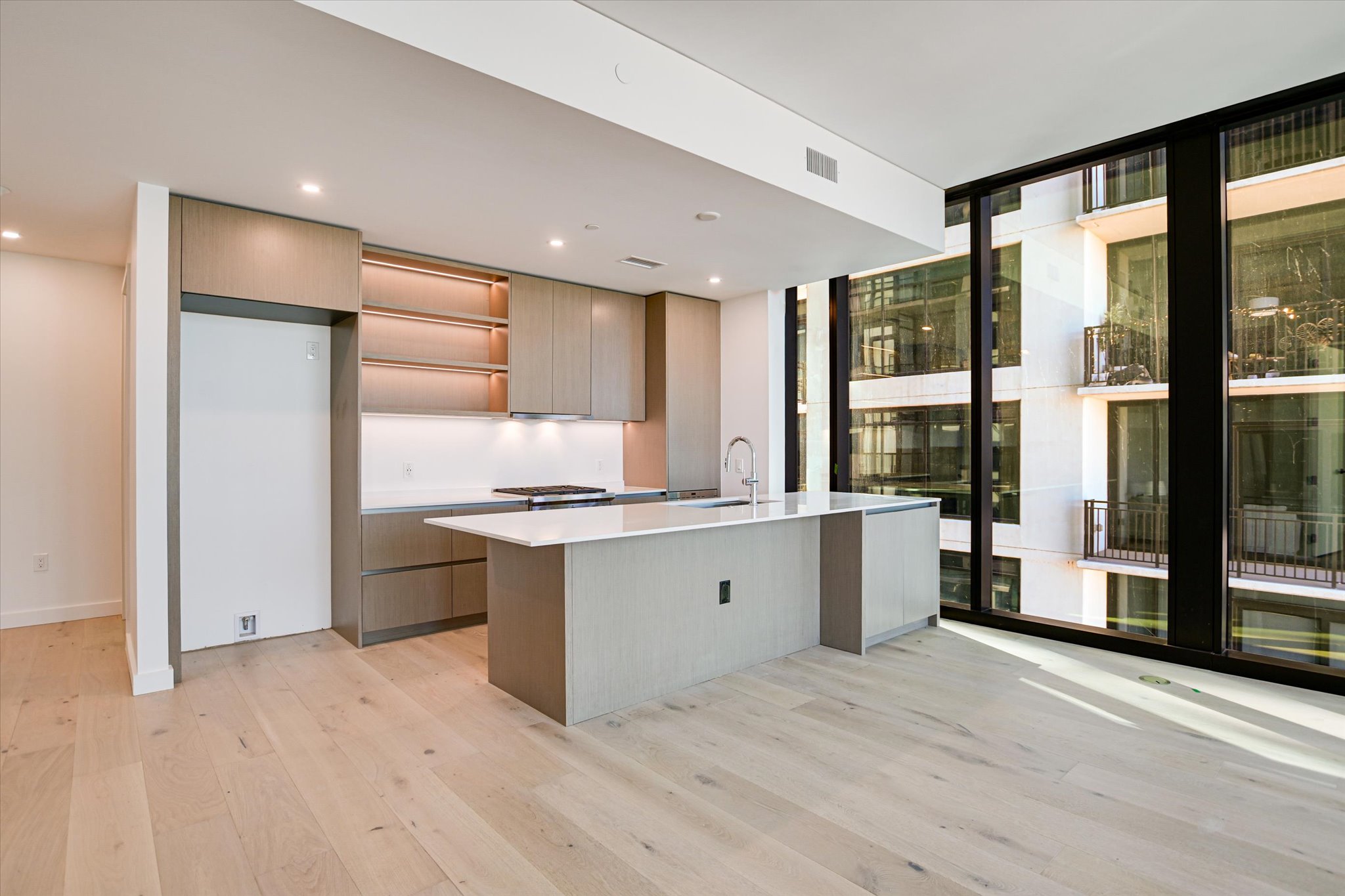 610 Davis Street, Unit 2008 Austin, TX 78701 - Photo 6 of 32