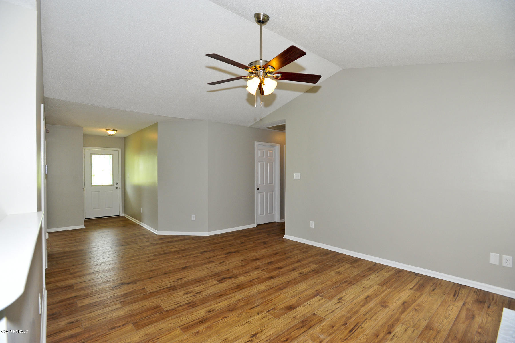 2040 Hunters Ridge Drive Midway Park, NC 28544 - Photo 12 of 38 049 LRM