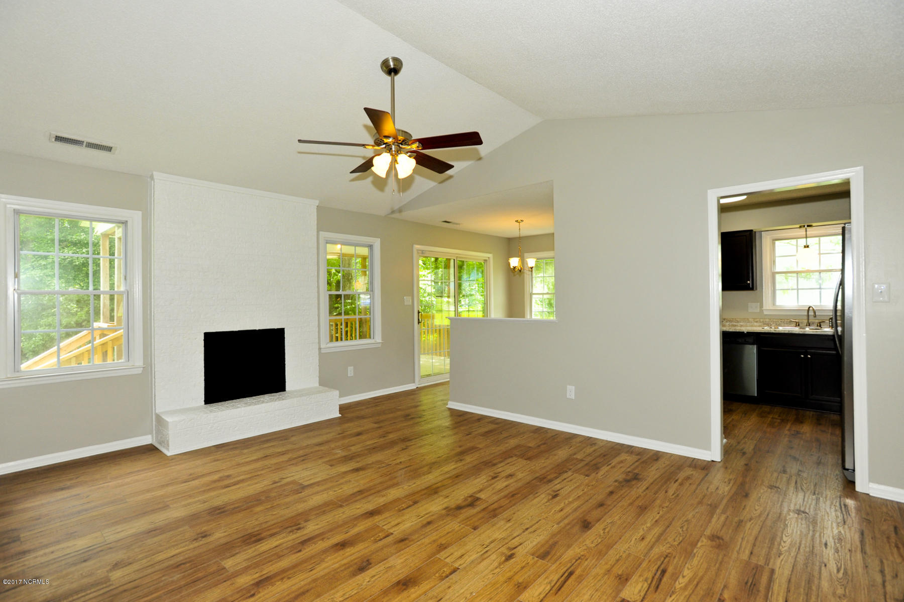2040 Hunters Ridge Drive Midway Park, NC 28544 - Photo 14 of 38 044 LRM