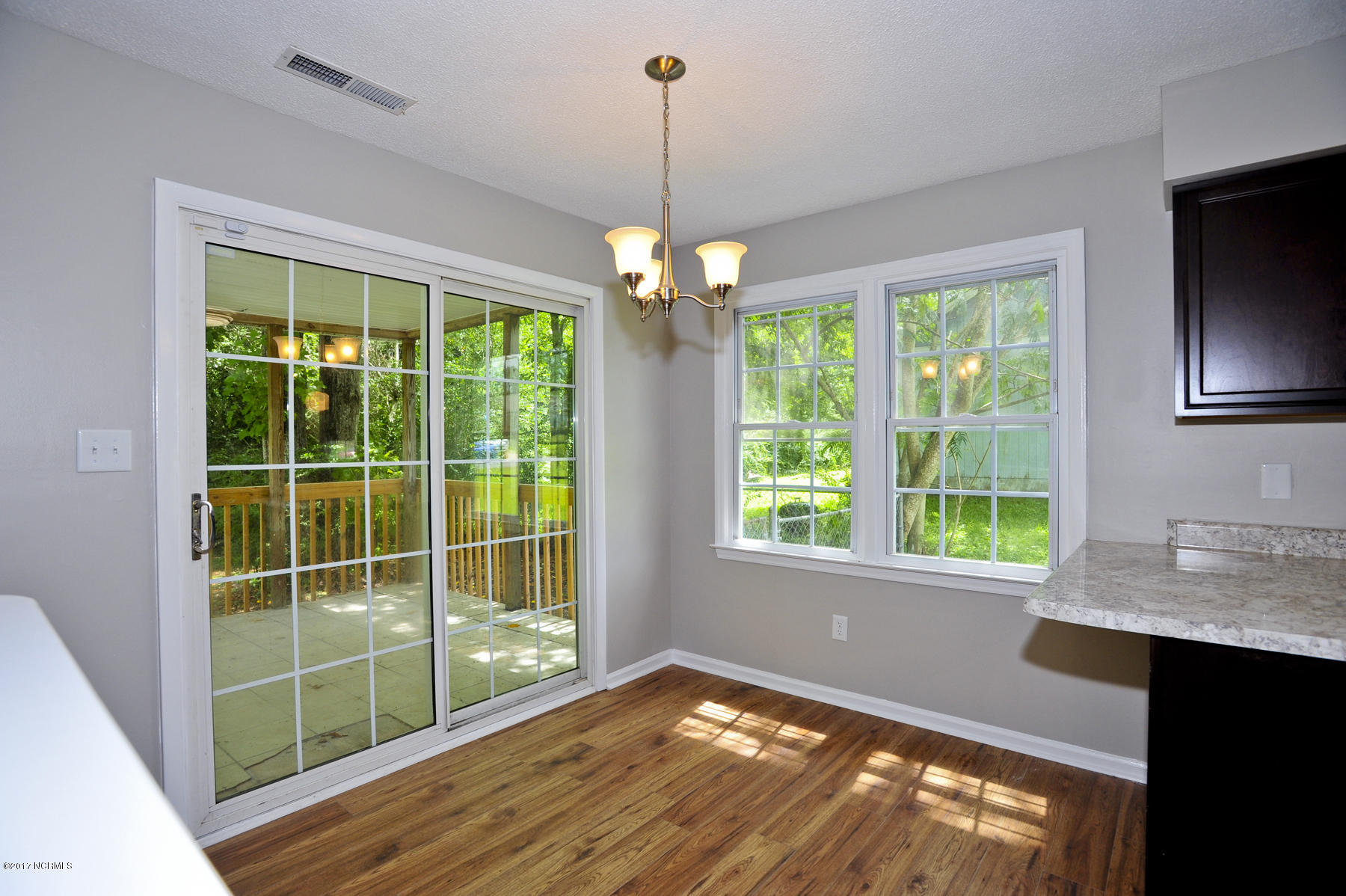 2040 Hunters Ridge Drive Midway Park, NC 28544 - Photo 18 of 38 055 Din