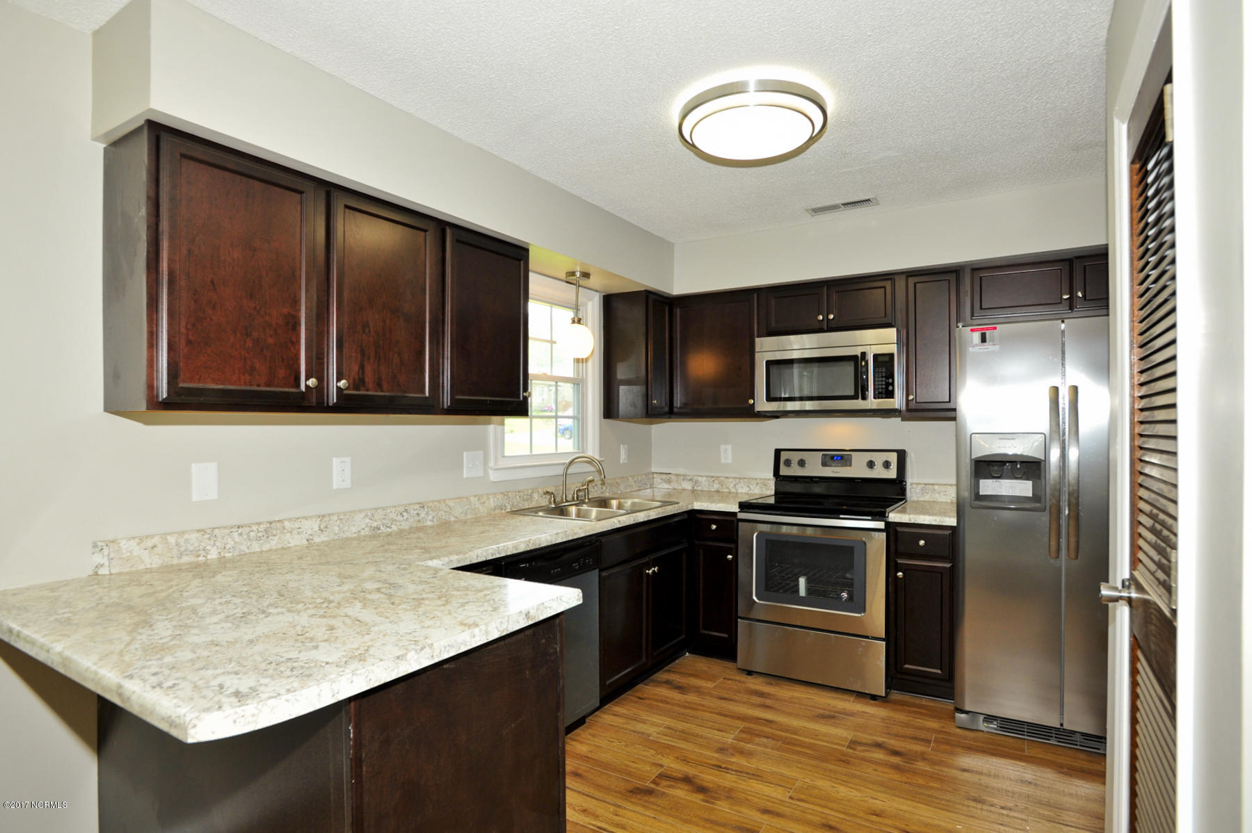 2040 Hunters Ridge Drive Midway Park, NC 28544 - Photo 19 of 38 062 Kit