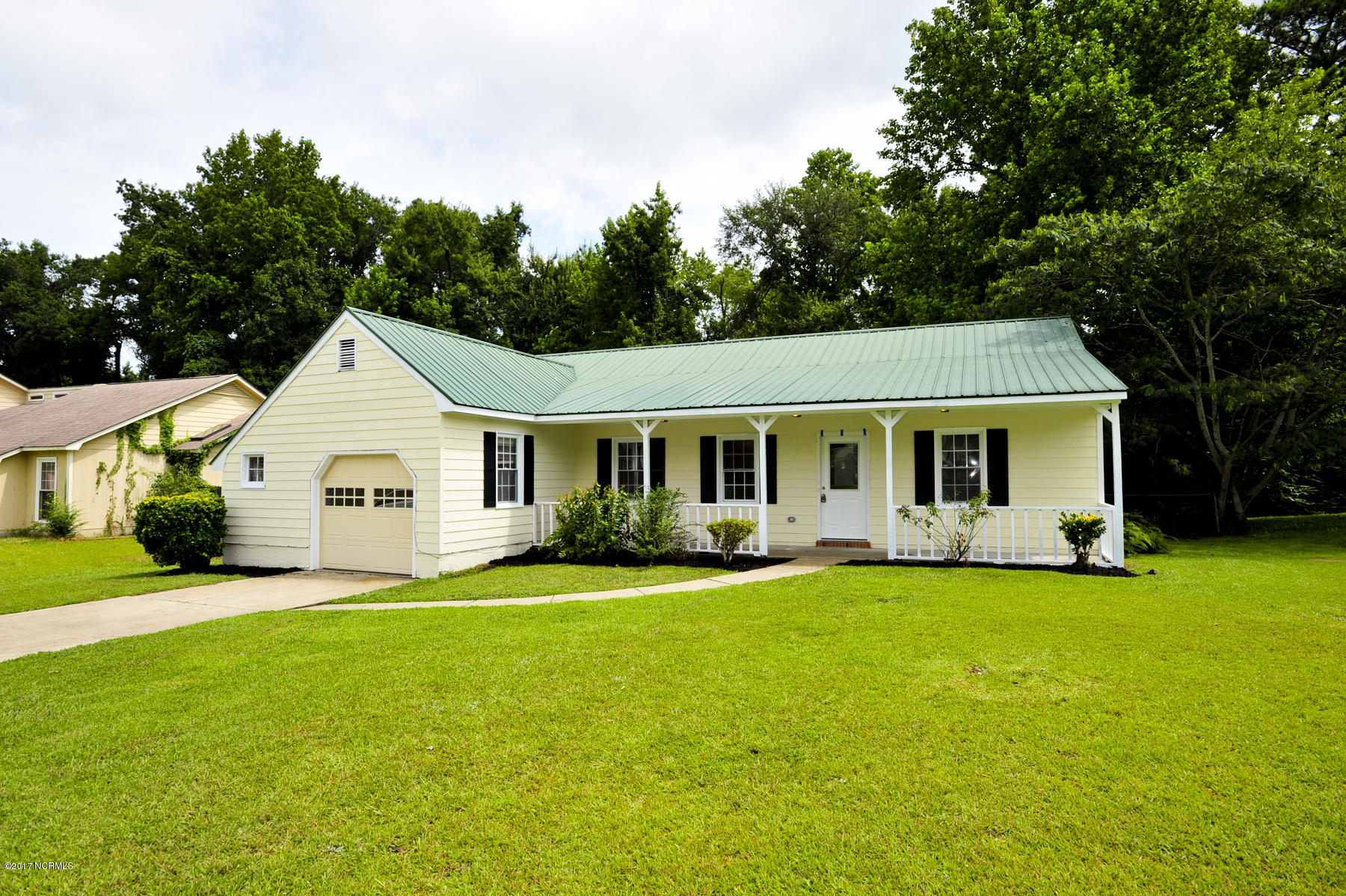 2040 Hunters Ridge Drive Midway Park, NC 28544 - Photo 2 of 38 003 Frt