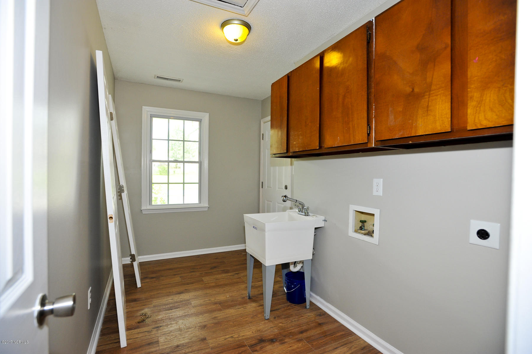 2040 Hunters Ridge Drive Midway Park, NC 28544 - Photo 26 of 38 085 Laundry