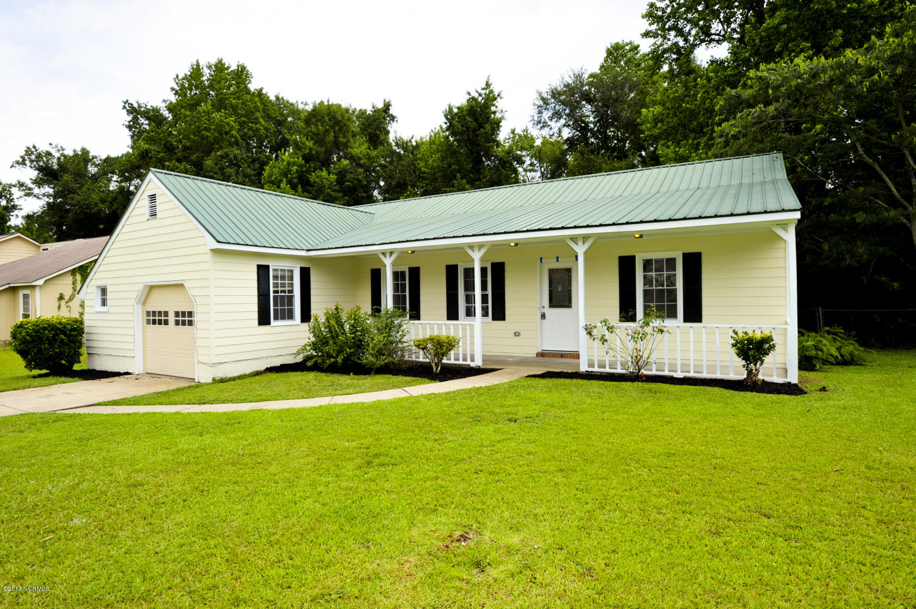 2040 Hunters Ridge Drive Midway Park, NC 28544 - Photo 3 of 38 005 Frt