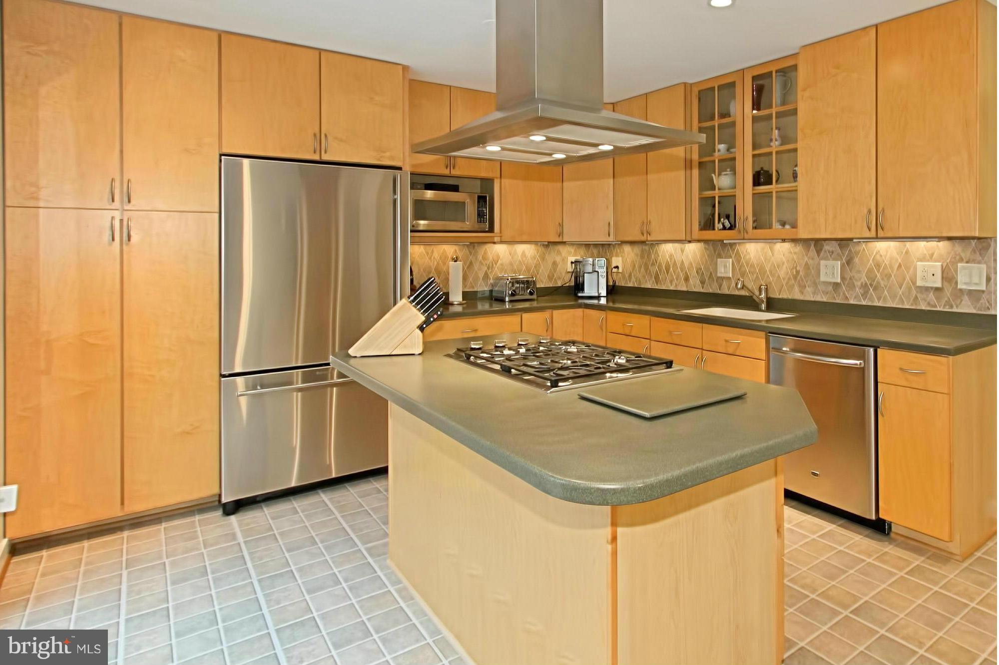 2314 Rosedown Drive Reston, VA 20191 - Photo 4 of 30 Beautifully Renovated Kitchen
