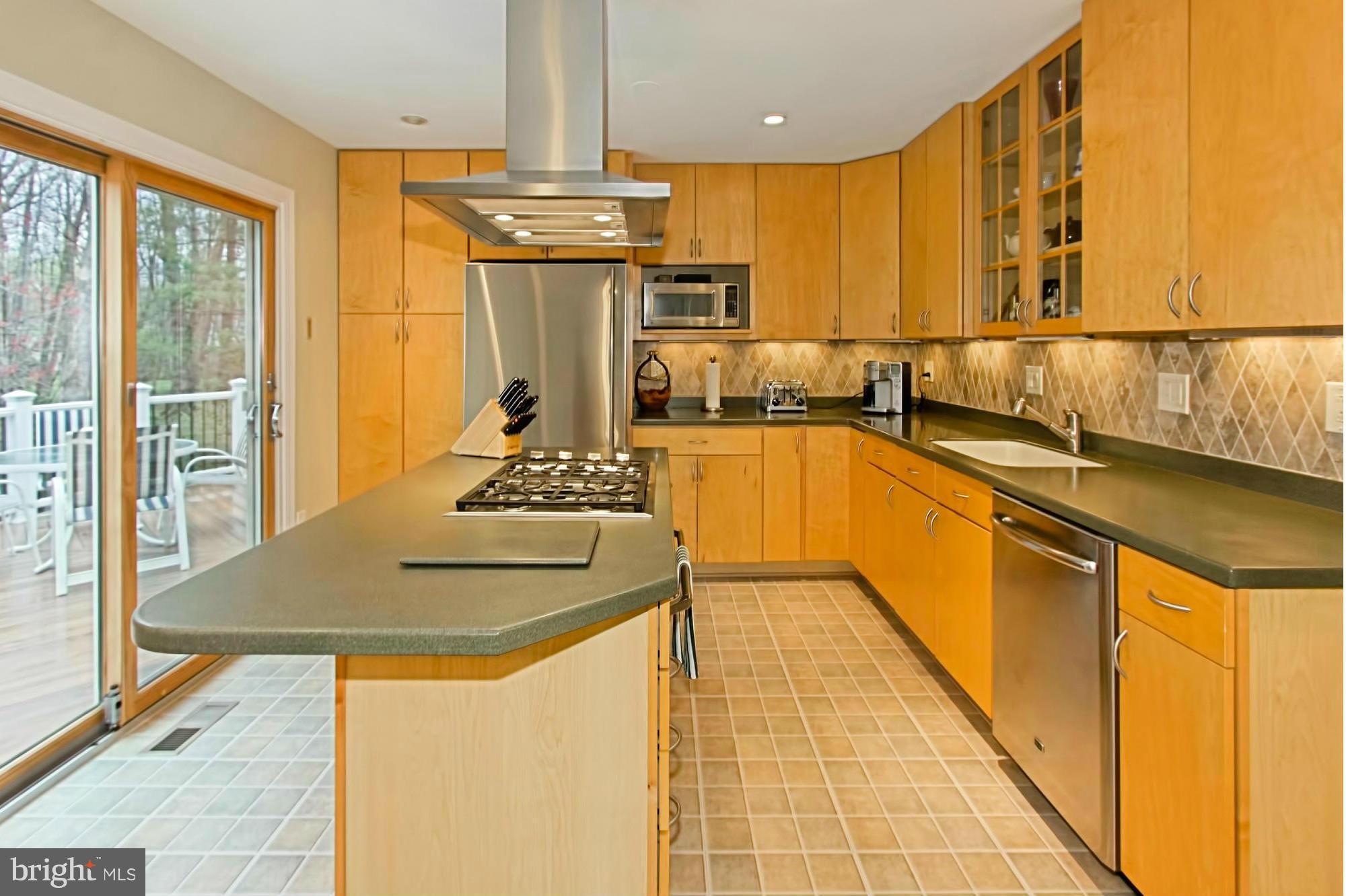 2314 Rosedown Drive Reston, VA 20191 - Photo 5 of 30 Kitchen with Gas Cook-top