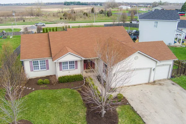 $339,000 | 133 Heatherfield Lane, DeKalb, IL 60115