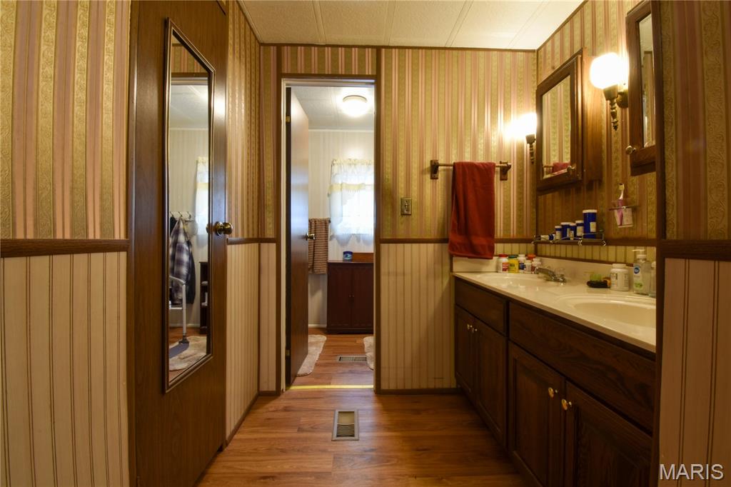 112 East 6th Street Staunton, IL 62088 - Photo 17 of 35