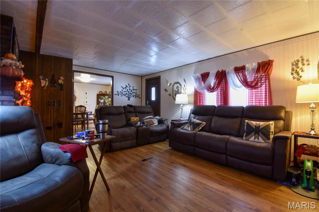 112 East 6th Street Staunton, IL 62088 - Photo 3 of 35