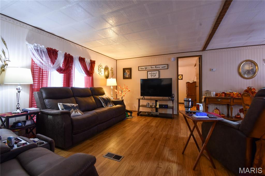 112 East 6th Street Staunton, IL 62088 - Photo 4 of 35