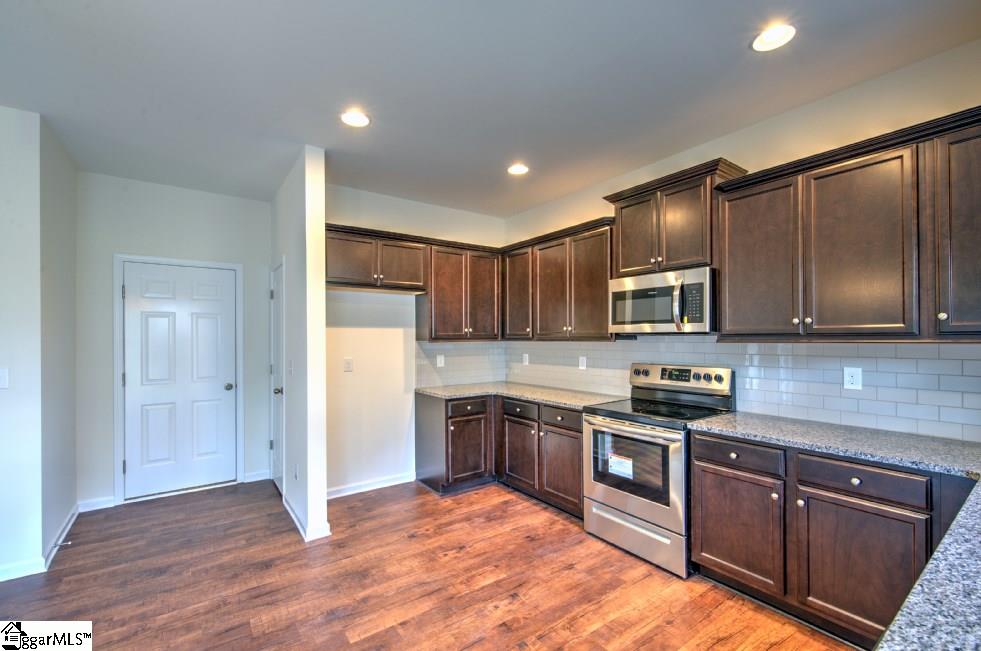 204 Addlestone Circle Fountain Inn, SC 29644 - Photo 11 of 32 Gallery Image 11