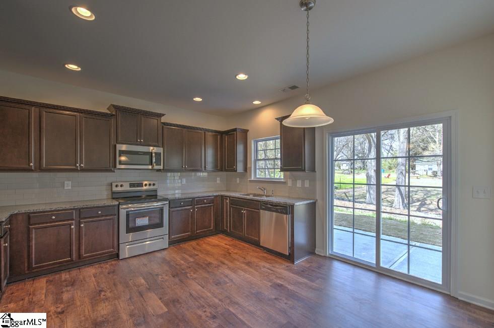 204 Addlestone Circle Fountain Inn, SC 29644 - Photo 12 of 32 Gallery Image 12