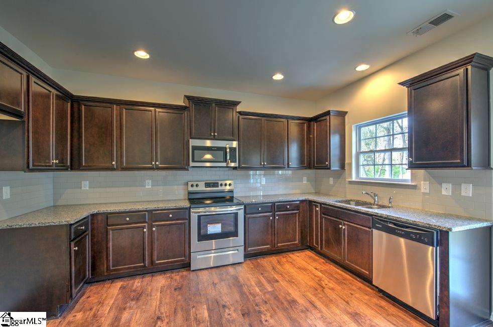 204 Addlestone Circle Fountain Inn, SC 29644 - Photo 13 of 32 Gallery Image 13